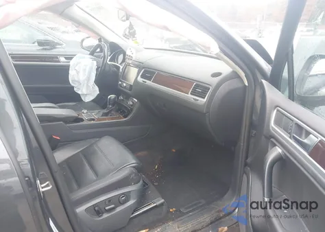 2016 Volkswagen Touareg Vr6 Lux z USA, uszkodzony, nr VIN WVGEF9BPXGD011234